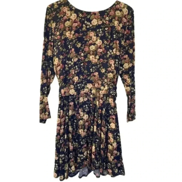 LE Chateau Vintage Looking Dress with belt and  fabric buttons​​ - Picture 2 of 7